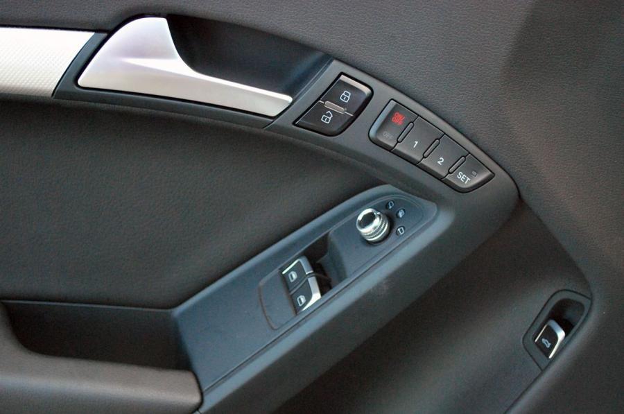 Детали интерьера Audi A5 Coupe 2.0T 2012 года  (NA) (фото 5 из 52)